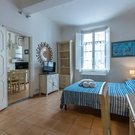 Apartment Guesthost - Comfy Flat X3 Near The Sea