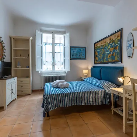 Guesthost - Comfy Flat X3 Near The Sea *