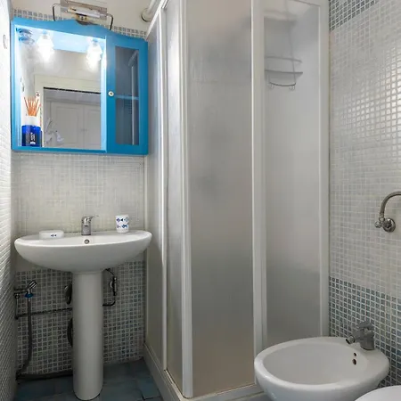 Guesthost - Comfy Flat X3 Near The Sea Apartment